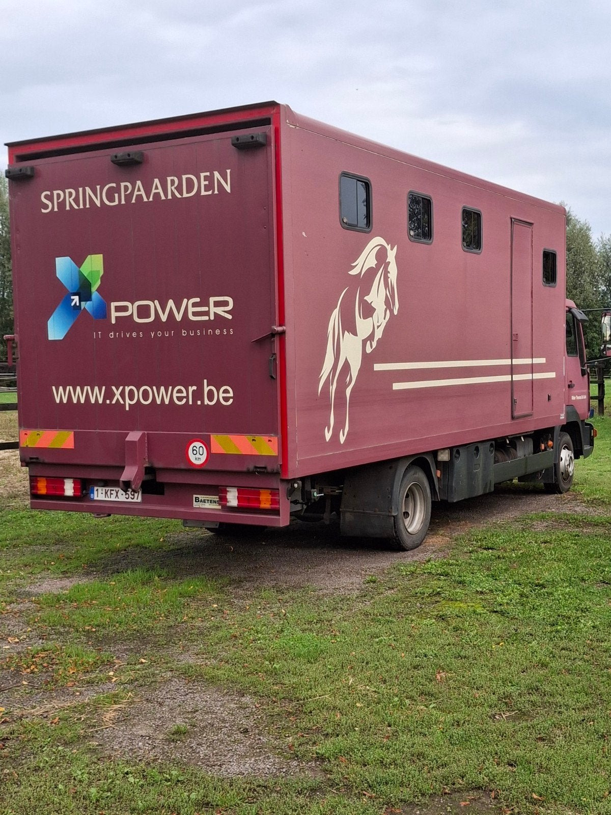 vrachtwagen voor 4 - 5 paarden, Animaux & Accessoires, Enlèvement, Utilisé, Aluminium, Autres types