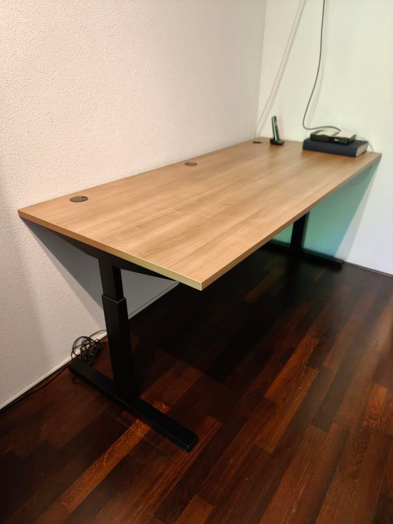 Verstelbaar bureau incl bureau kastje, Ophalen
