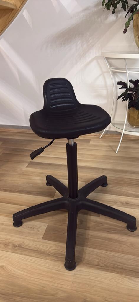Bureau stoel( kan tot 80 cm hoog), Ophalen, Zo goed als nieuw
