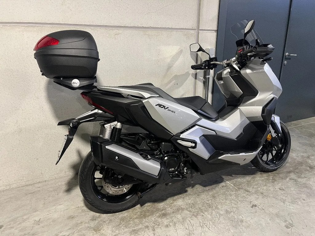 Honda ADV350 met topcase in mooie staat, Motos, 350 cm³, Scooter, Entreprise, 12 à 35 kW