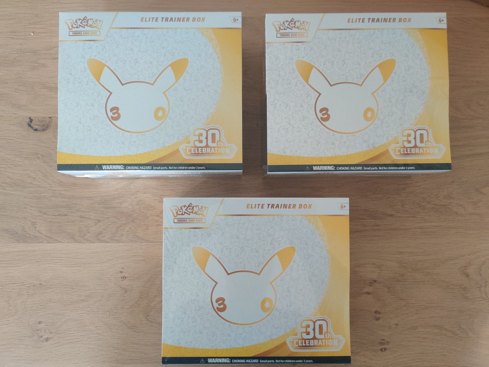 30th Celebration Elite Trainer Box, Hobby en Vrije tijd, Ophalen of Verzenden, Nieuw, Boosterbox, Foil