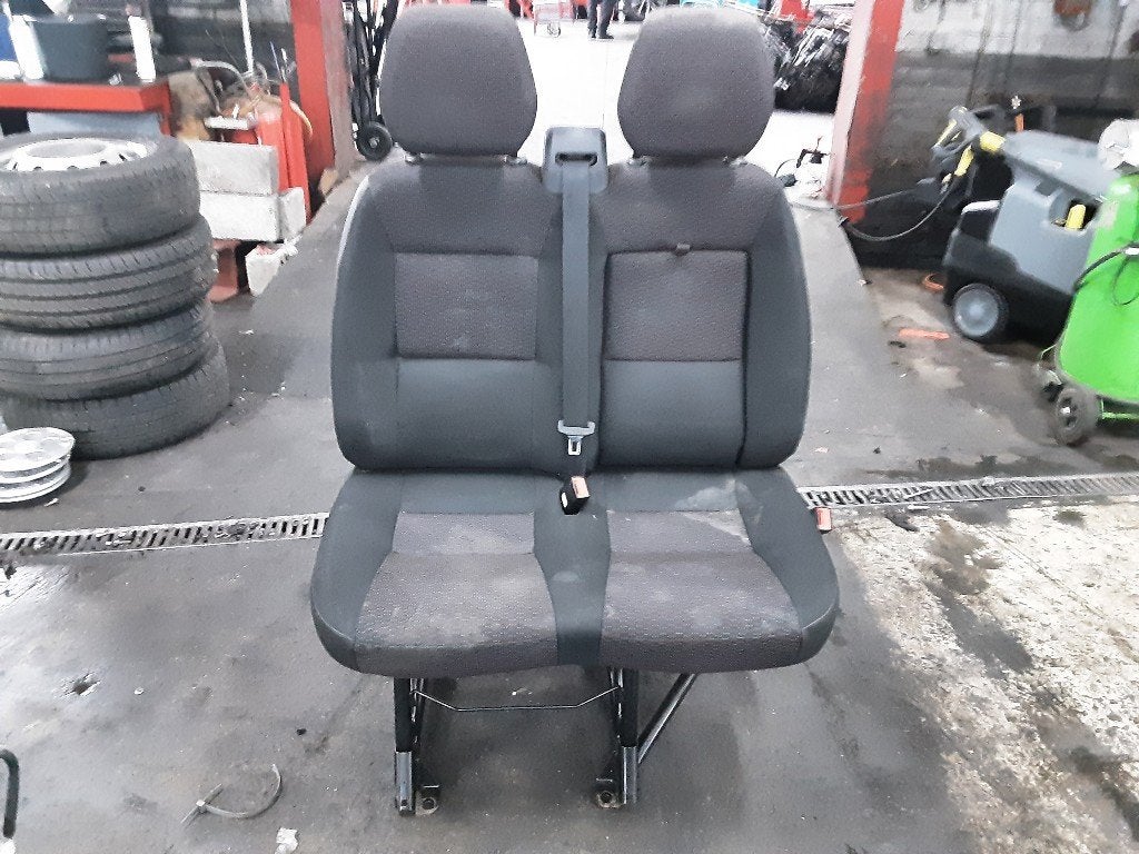 SIEGE AVANT DROIT ( PASSAGER ) Peugeot Boxer (U9), Mevr. I. Hauben, Utilisé, Rue de l'Espoir 34 34
4030  GRIVEGNÉE, BE, Info@Collignon.be