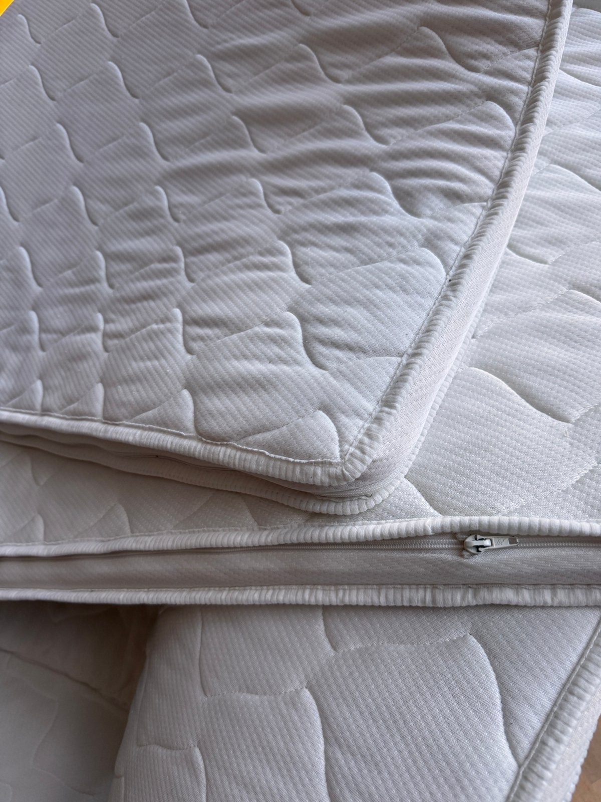 Surmatelas doux 1m60 x 2m10 x 6cm en très bon état, Enlèvement, Utilisé, Matelas