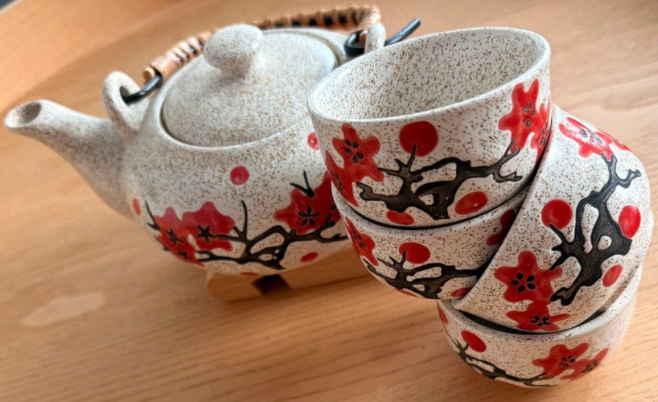 Traditioneel Japans theeservies met pruimenbloesems, Ophalen of Verzenden, Keramiek