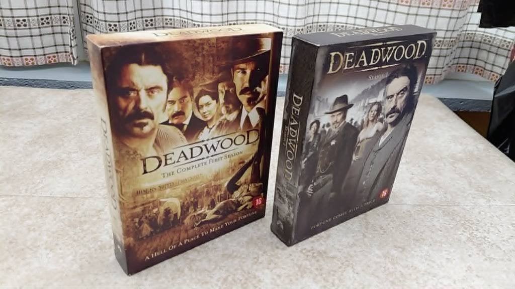 coffret DVD 2 x Deadwood 1 et 2, Enlèvement ou Envoi, Utilisé