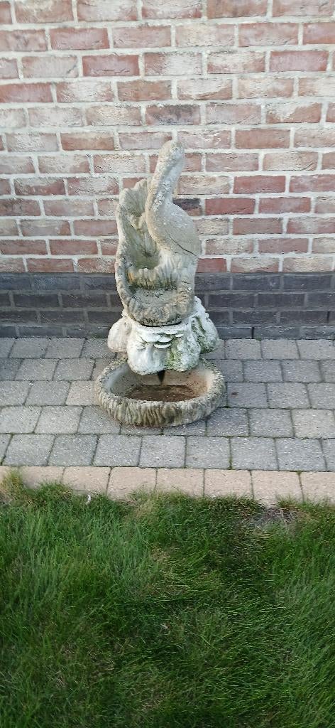 betonnen fontijn pelikaan, Enlèvement