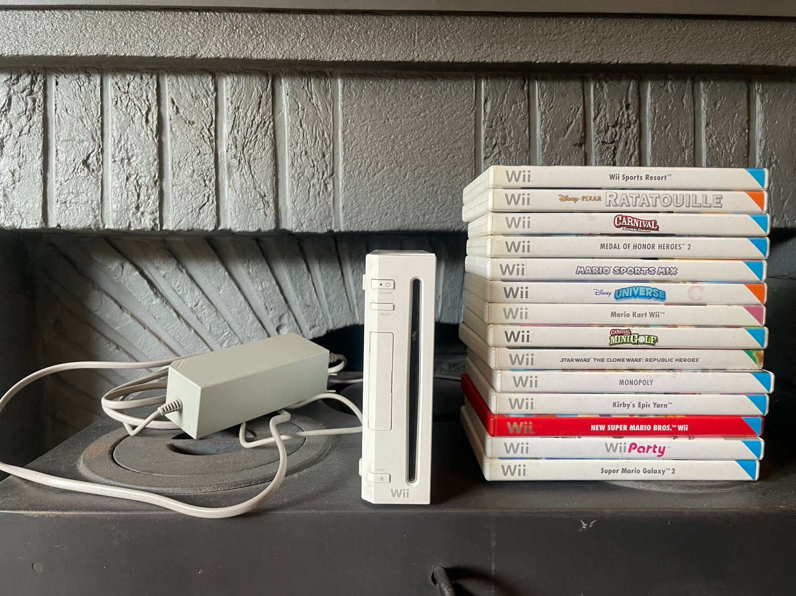 Wii met 14 spelletjes en toebehoren Wii sports, Games en Spelcomputers, Ophalen, Zo goed als nieuw, Met 2 controllers, Met games