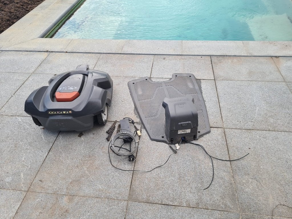 Grasrobot Husqvarna 420, Jardin & Terrasse, 20 à 25 cm, Avec capteur de pluie, Enlèvement, Utilisé