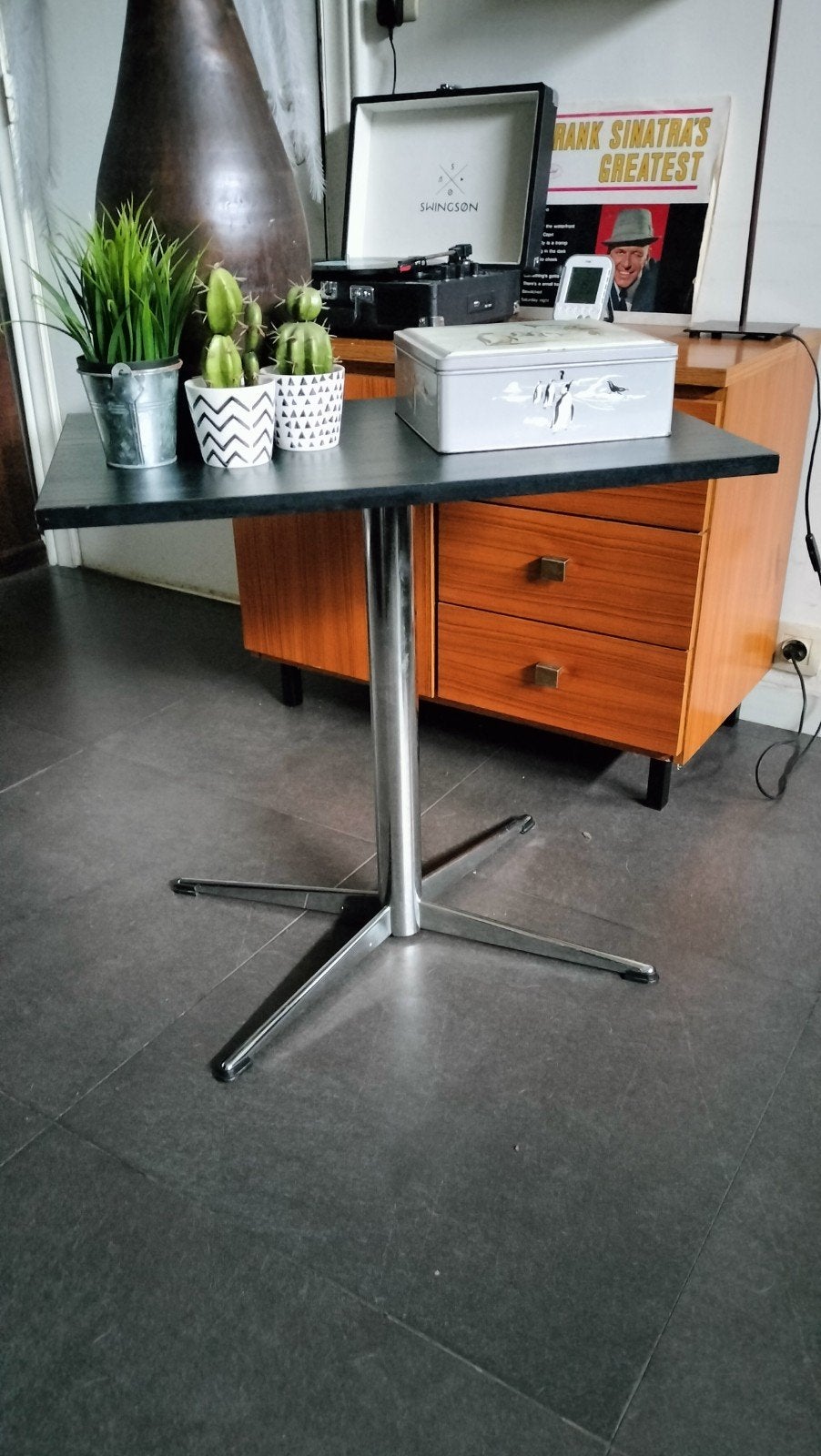 vintage Space-age industrial Sidetable., Ophalen