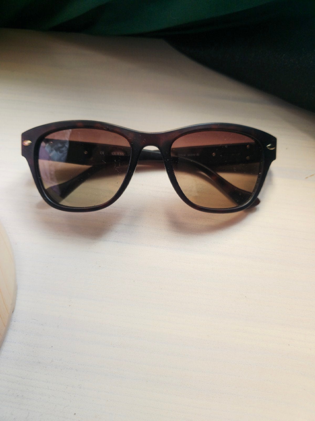 gues zonnebril, Bijoux, Sacs & Beauté, Enlèvement, Utilisé, Lunettes de soleil