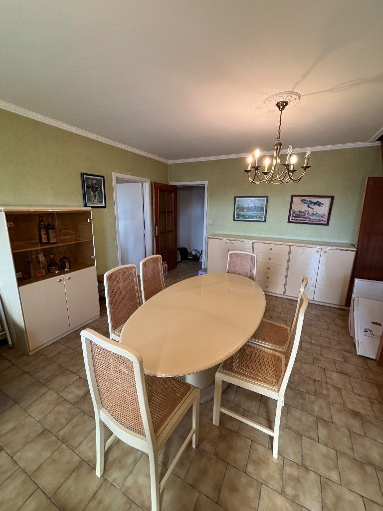 Salle à manger complète, Ophalen, Gebruikt
