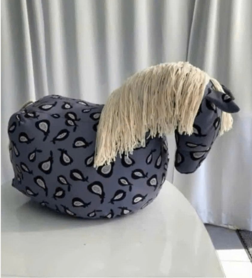 Groot speelpaard, of speelkussen, Kinderen en Baby's, Paard, Grijs, Ophalen of Verzenden, Zo goed als nieuw