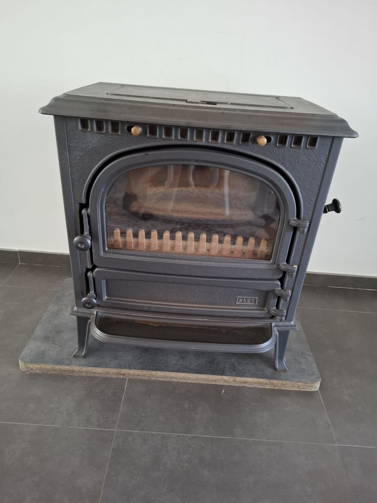 Gietijzeren kachel (houtskool/hout), Huis en Inrichting, Ophalen, Overige brandstoffen, Zo goed als nieuw, Vrijstaand