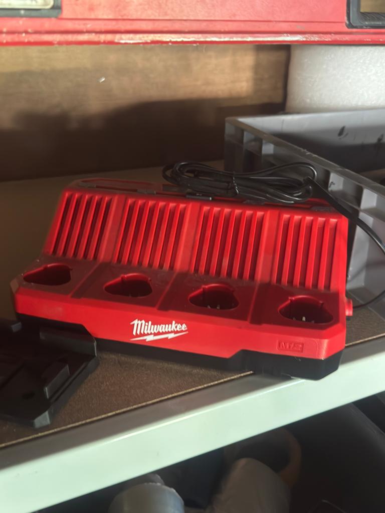 Chargeur rapide Milwaukee, Enlèvement, Neuf