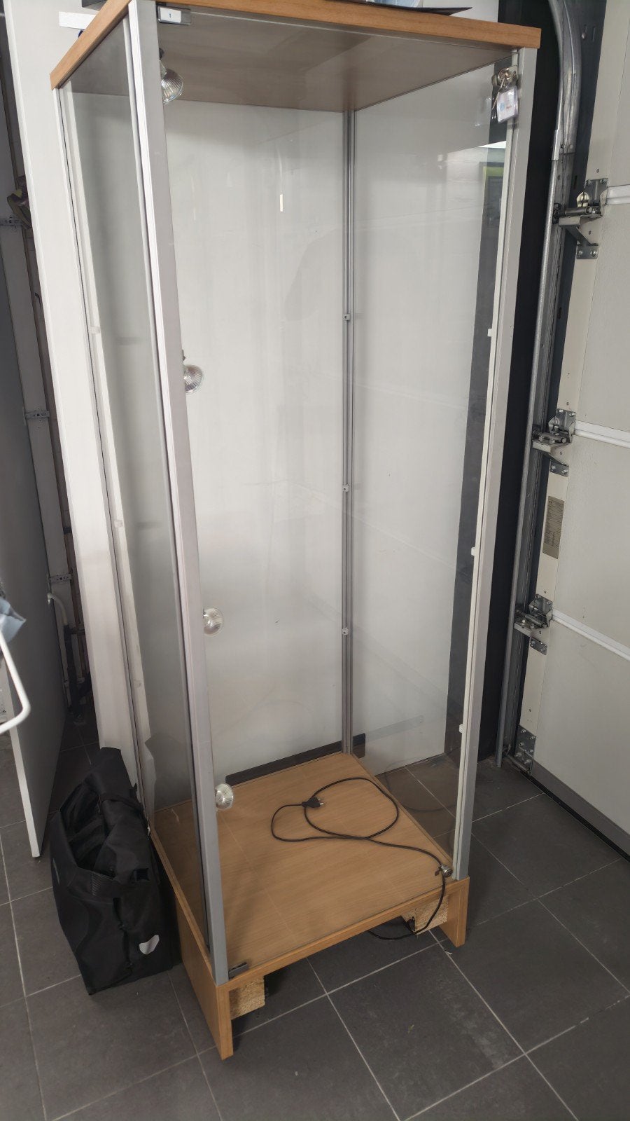Vitrinekast met verlichting, Ophalen, Overige houtsoorten, 150 tot 200 cm