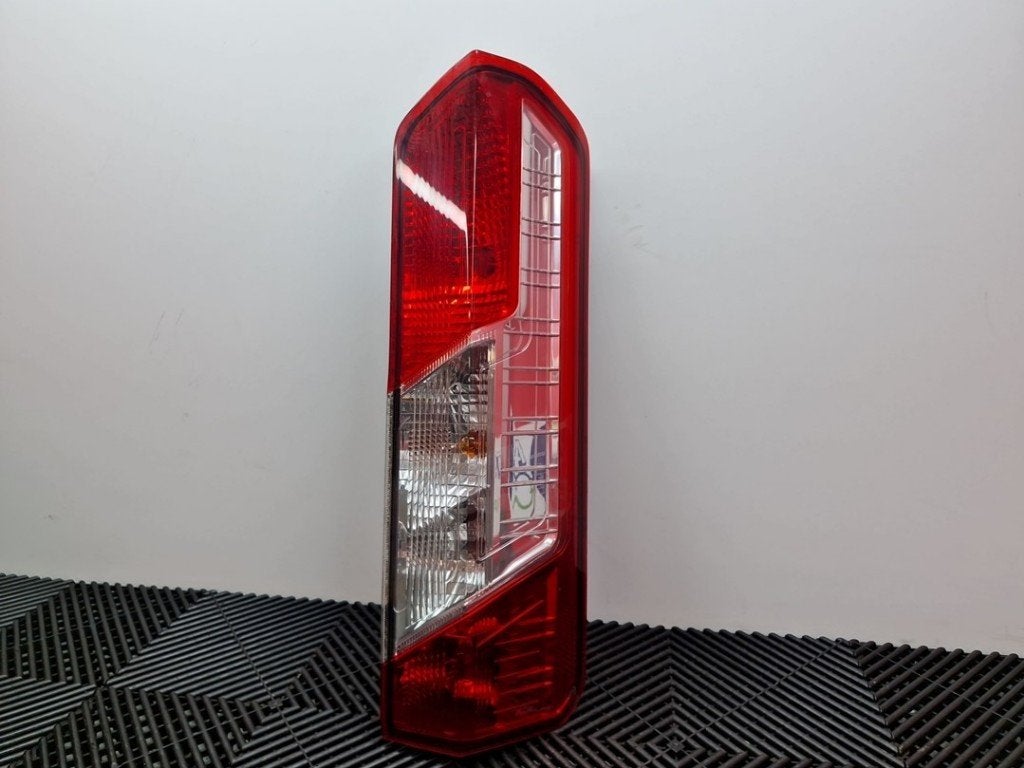 FEU ARRIÈRE DROIT Ford Transit (|1870425|BK3113404AG|), Henry-Ford-Straße  1
50735  Köln, DE, Ford-Werke GmbH, Kunden@ford.com