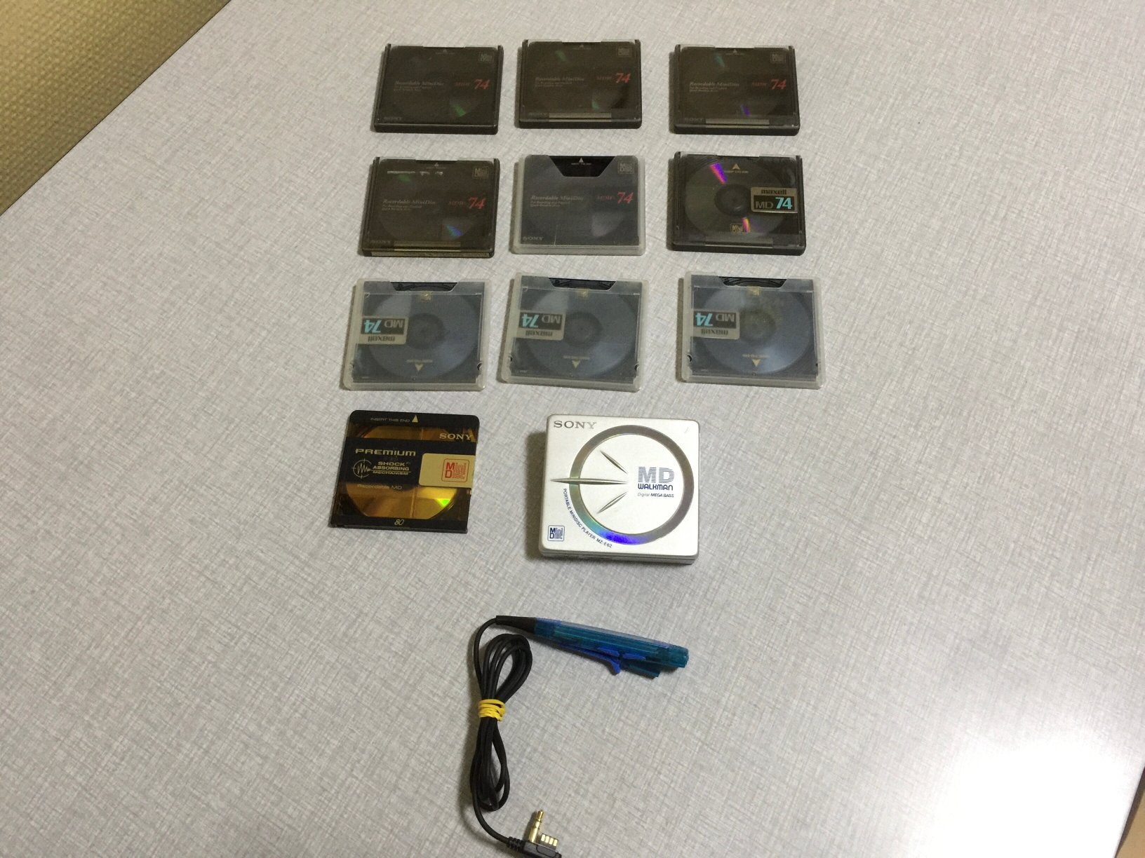 Sony portable Md speler type MZ  E62 + remote + 10 minidiscs, Enlèvement ou Envoi, Comme neuf