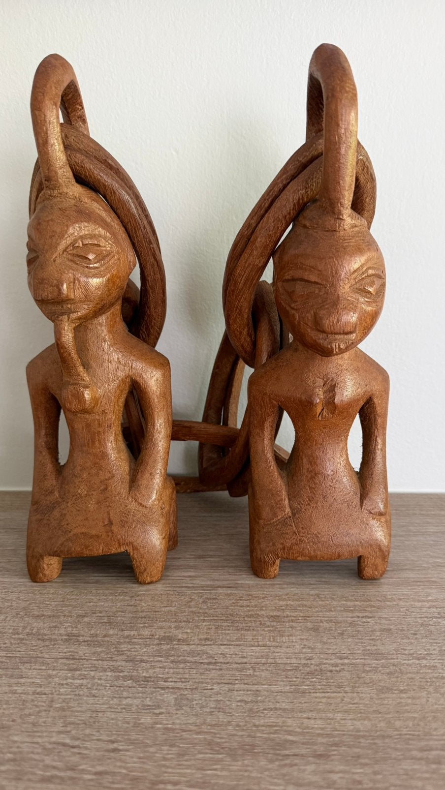Afrikaanse skulptuur van huwelijksketting, Groep mensen, Ophalen of Verzenden, Handgemaakt, 20 - 50 cm
