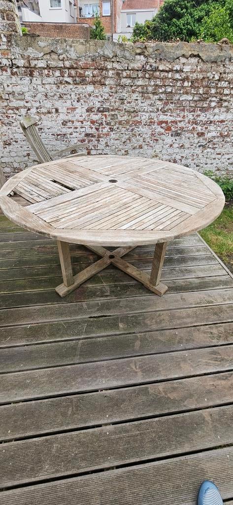 Table ancienne en teck a donner