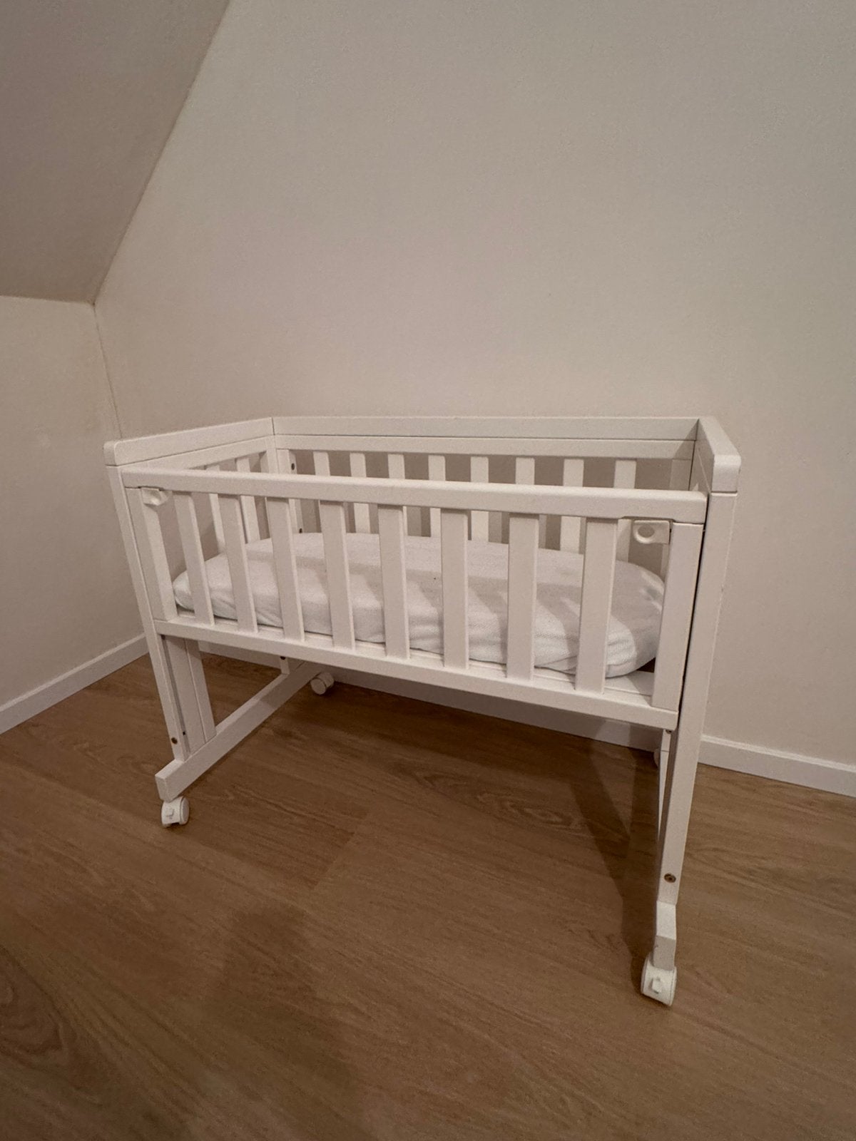 Co-sleeper /babybed van hout met matras Aerosleep, Kinderen en Baby's, Babywiegjes en Ledikanten, Ophalen, Zo goed als nieuw