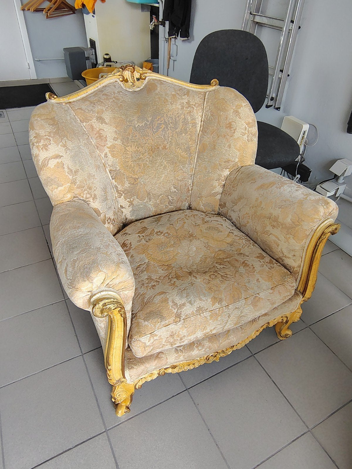 lxv salon, Enlèvement