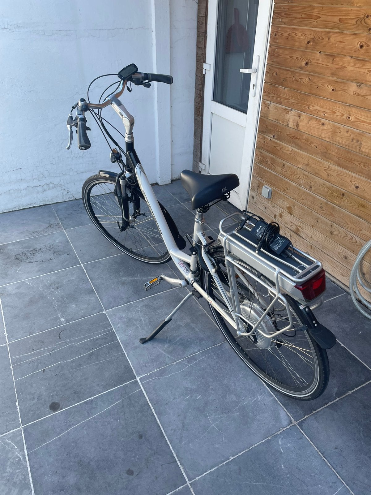 Elektrische fiets trek 500+ wit, Fietsen en Brommers, Fietsen | Dames | Damesfietsen, Ophalen, Gebruikt