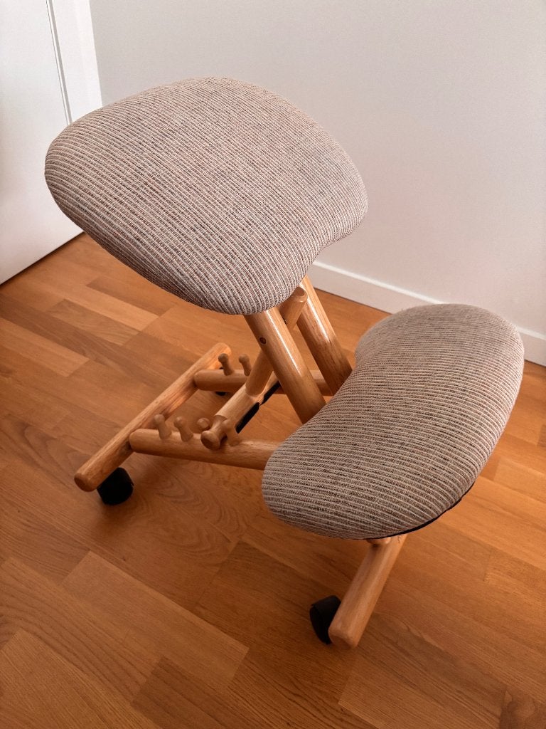CINIUS Benesit ergonomische kniestoel, Huis en Inrichting, Ophalen, Ergonomisch, Zo goed als nieuw, Beige