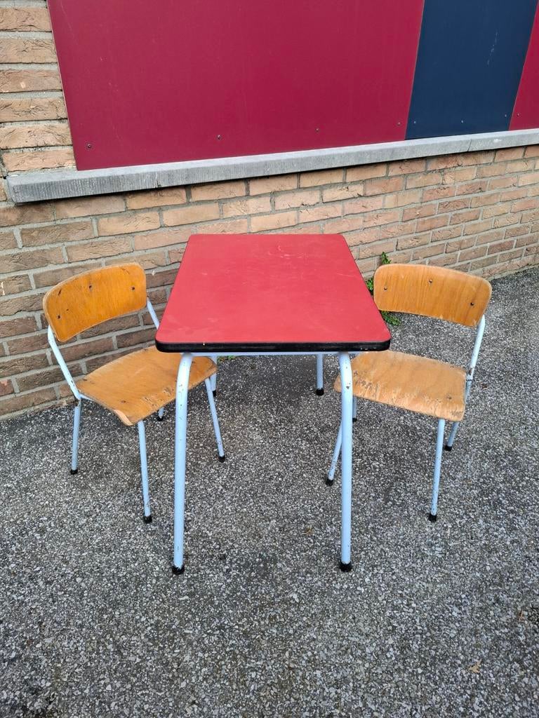 Retro/oude kinderstoeltjes met tafeltjes, Ophalen