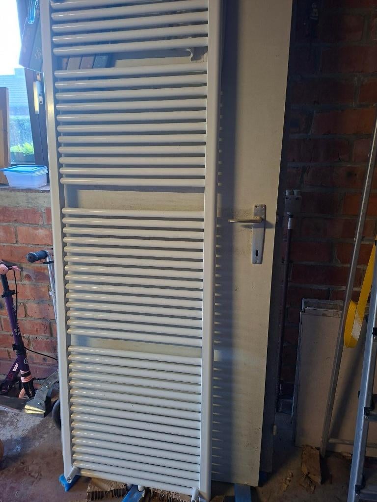 Badkamerradiator in nieuwstaat, Bricolage & Construction, Enlèvement, 80 cm ou plus, Radiateur, 60 à 150 cm