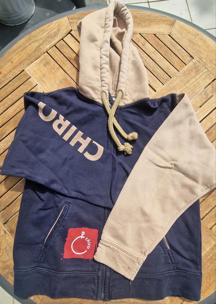 Chiro-kleding (t-shirt, short, muts, sokken, 2 hoodies), Ophalen