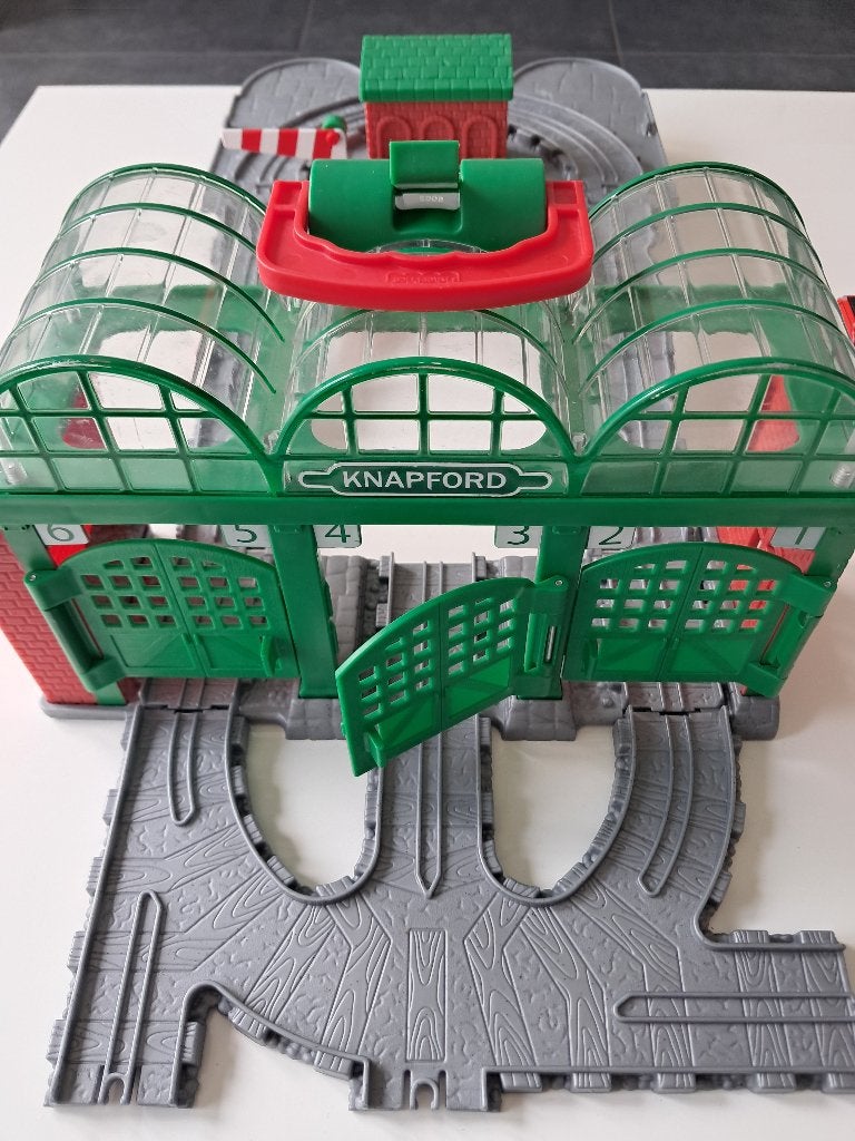 Thomas de trein station, locomotiefjes en wagonnetjes, Kinderen en Baby's, Speelgoed | Thomas de Trein, Ophalen, Zo goed als nieuw