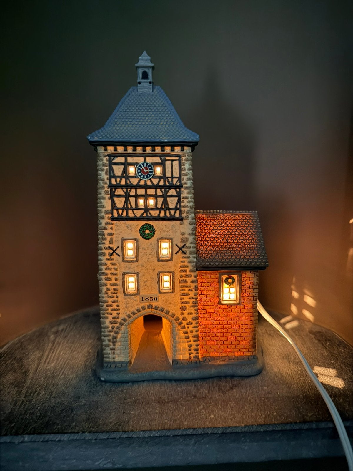Verlicht keramisch kerst huisje 28 cm - sfeerverlichting, Antiquités & Art, Antiquités | Éclairage, Enlèvement
