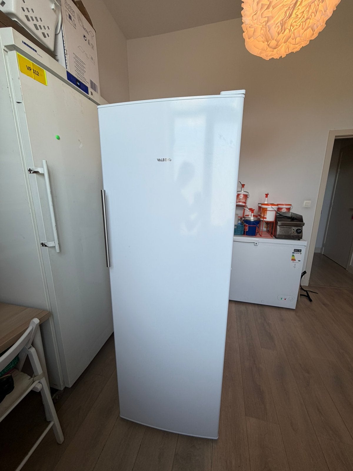 Frigo valberg presque neuf 331L taille standard, Electroménager, Enlèvement, Comme neuf
