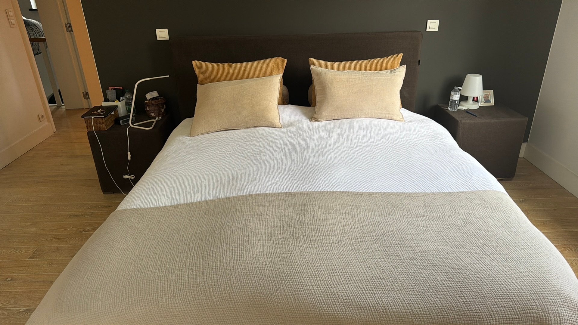 Boxspring 1.80m van Scapa met 2 bijhorende nachtkastjes, Huis en Inrichting, Ophalen, Zo goed als nieuw