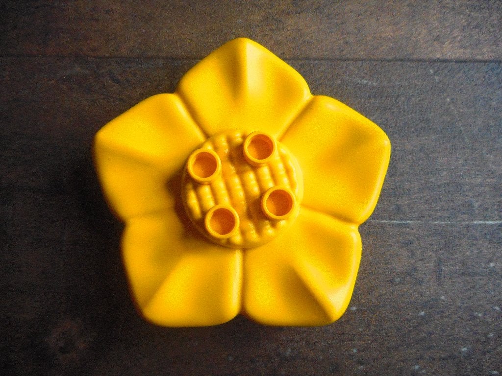 Lego Duplo Plant Flower 6x6 with 4 Top Studs (zie foto's), Ophalen of Verzenden, Gebruikt, Losse stenen, Duplo
