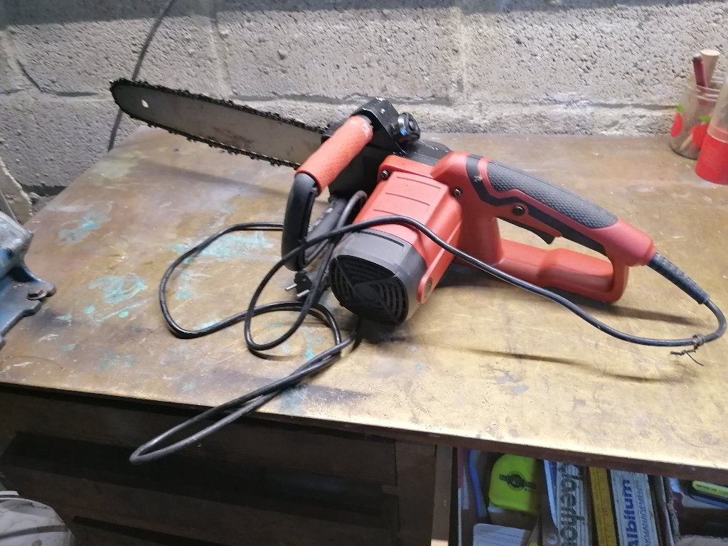 Kettingzaag van 2000 watt, 70 mm of meer, Kettingzaag, Zo goed als nieuw, 1200 watt of meer