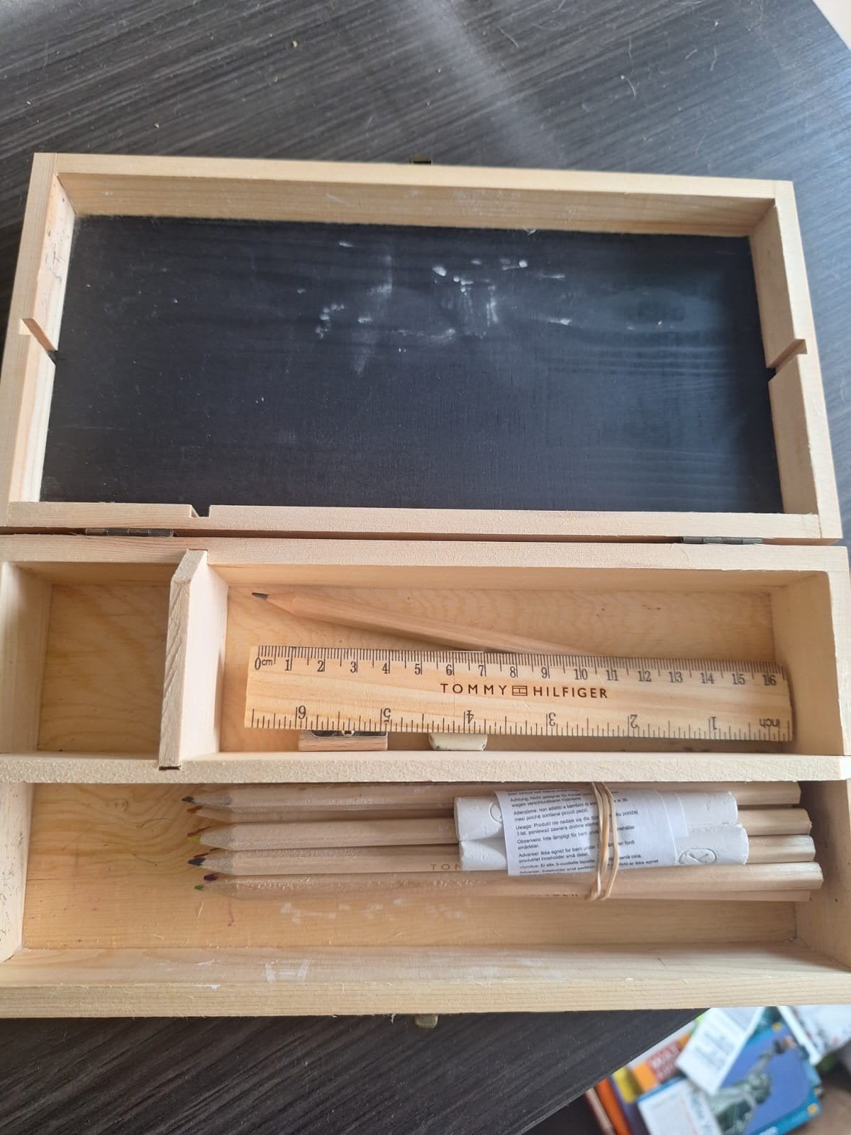 Tommy Hilfiger potloden set, Hobby & Loisirs créatifs, Dessin, Enlèvement, Comme neuf, Crayon ou Feutre