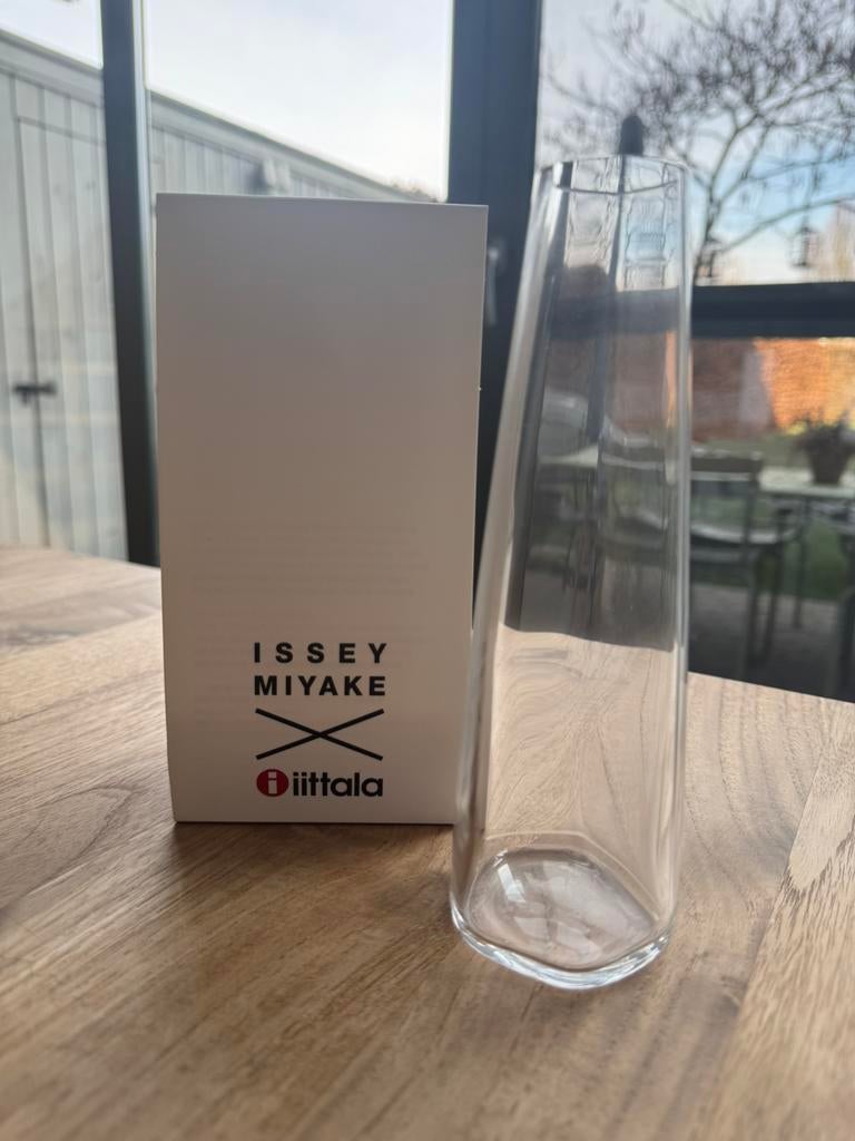 Issey Miyake pour Iittala — Vase  (transparent) — avec boîte, Moins de 50 cm, Enlèvement ou Envoi, Autres couleurs, Comme neuf