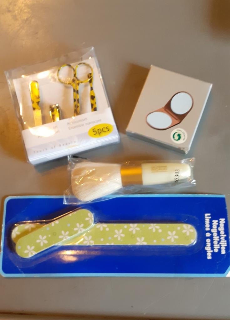 lot accessoire manucure et beauté (2), Enlèvement ou Envoi, Neuf, Autres types