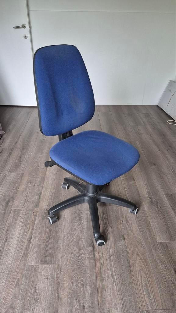 Bureaustoel Blauw, Ophalen