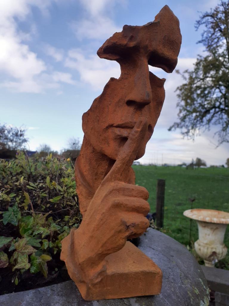 Gietijzeren beeld (de shush), Ophalen of Verzenden, Nieuw, Overige materialen, Mensenbeeld