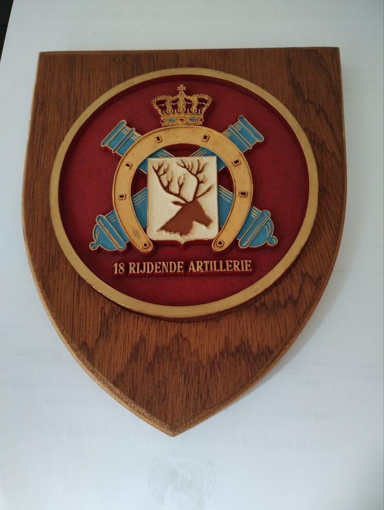 wapenschild hert 18e Regiment de rijdende artillerie 18RA, Verzamelen, Militaria | Algemeen, Ophalen of Verzenden