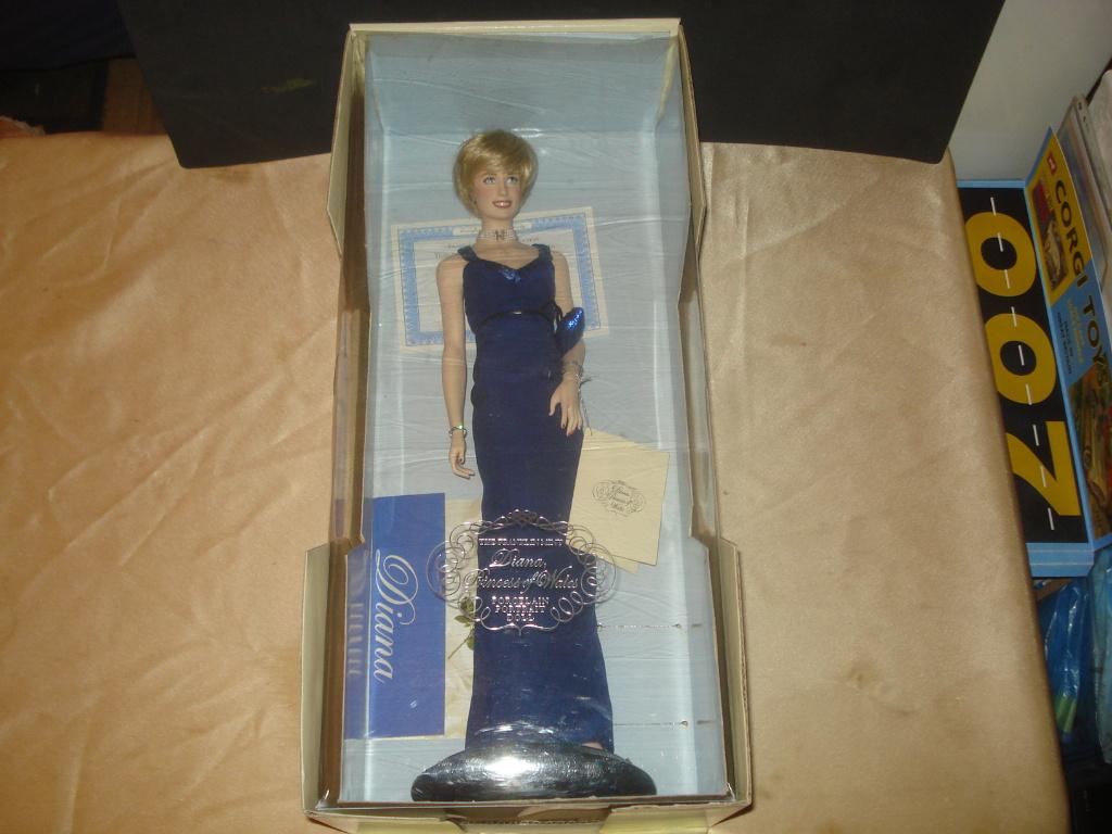 Lady Diana Magnifique Statuette en Porcelaine Neuve de 46 cm, Verzamelen, Ophalen of Verzenden, Nieuw, Mens