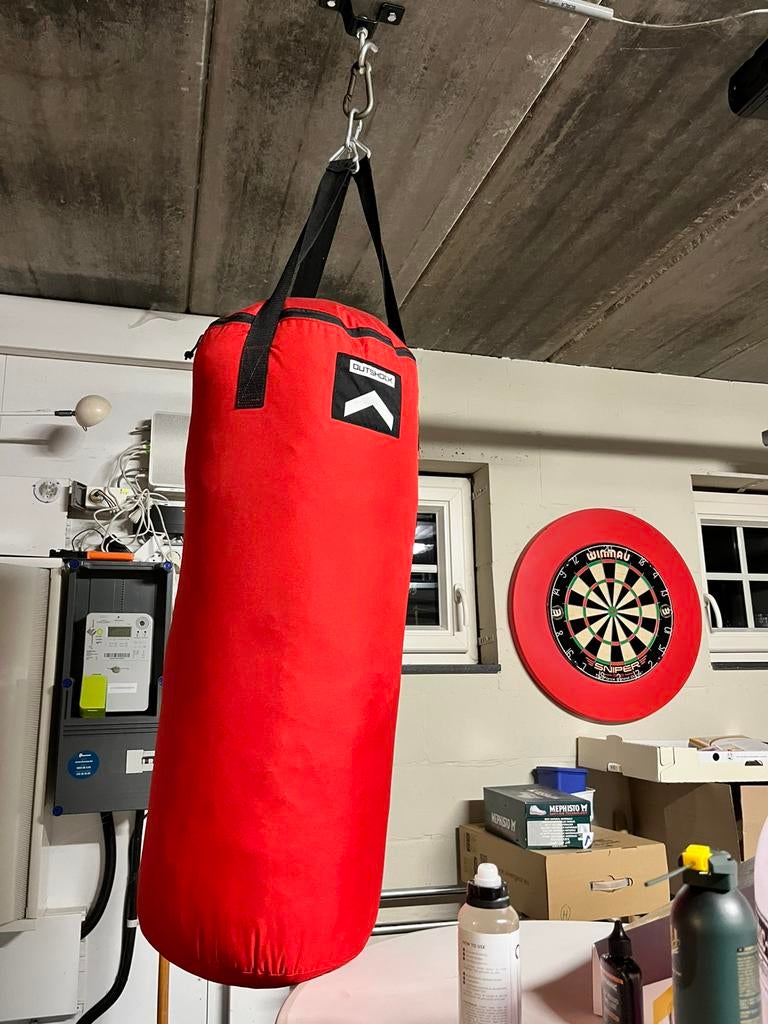 Outshock bokszak met beugel + bokshandschoenen maat 12 OZ, Ophalen, Zo goed als nieuw, Bokszak