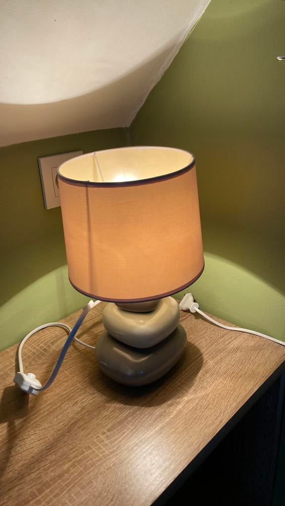 Lampe de chevet, Comme neuf