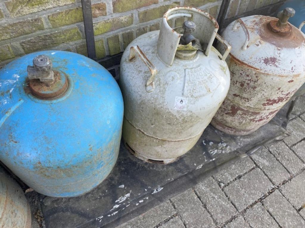 bouteilles de gaz vides, Enlèvement