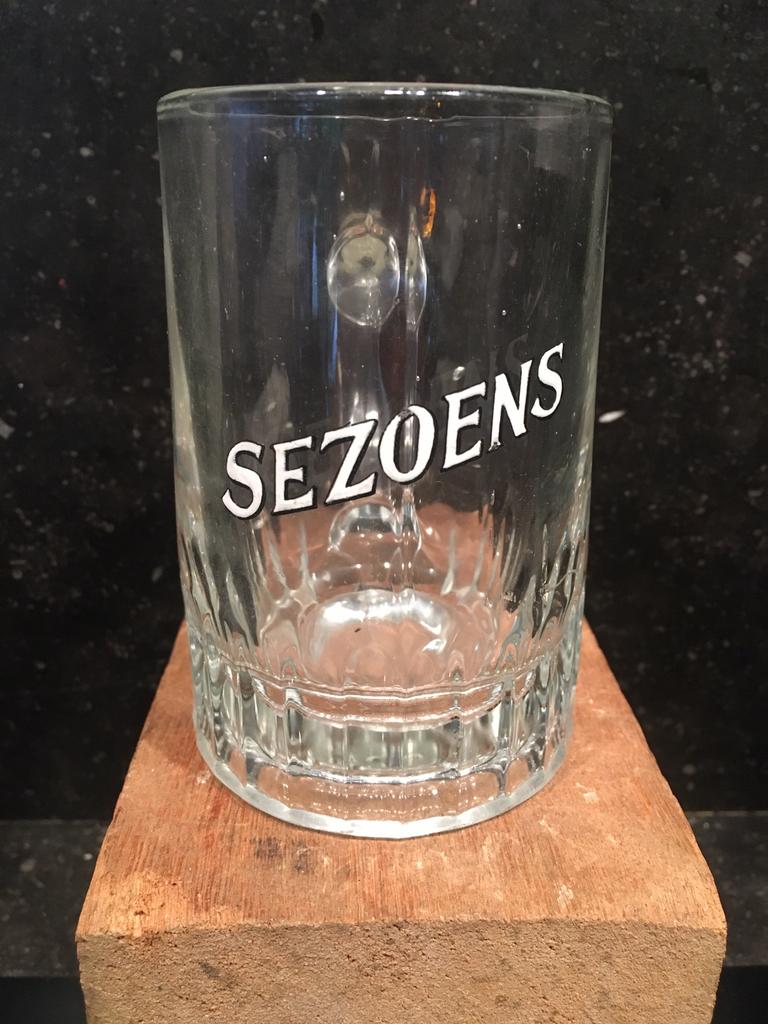 SEZOENS oud emaille glas brouwerij Martens, Enlèvement ou Envoi, Utilisé, Chope(s), Autres marques