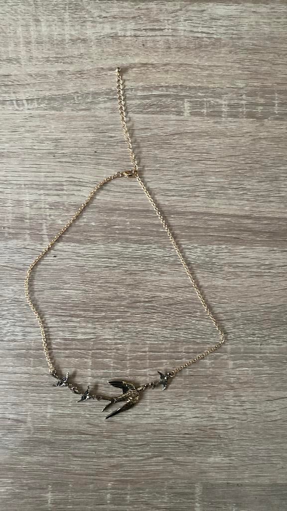 Ancien collier porte bonheur envolées d hirondelles, Comme neuf