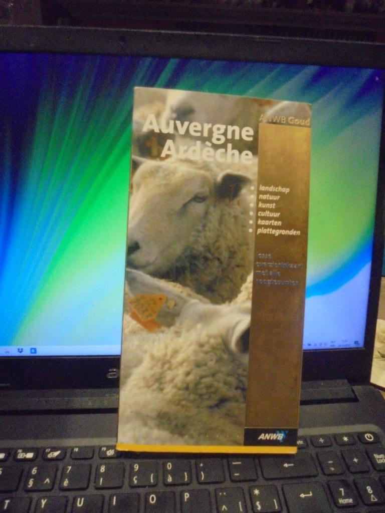 Auvergne - Ardèche, Boeken, Ophalen of Verzenden, Zo goed als nieuw, Reisgids of -boek, ANWB