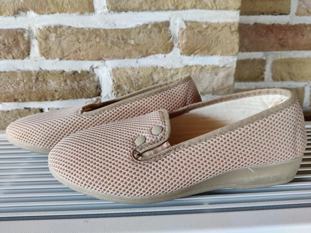 Beige pantoffels, Enlèvement ou Envoi, Beige, Comme neuf, Pantoufles
